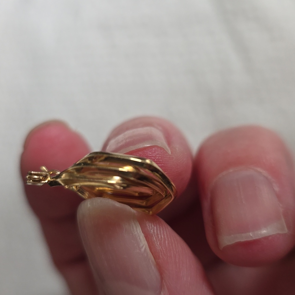 FIRM. HOST PICK. Like New. Vintage. Elegant 14k Gold Triple Hoop Earrings - Picture 6 of 8